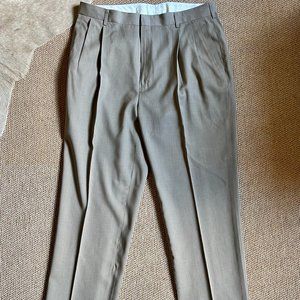 Jos. A. Bank Traditional Fit Pleated Front Wool Pants | 36Wx32L